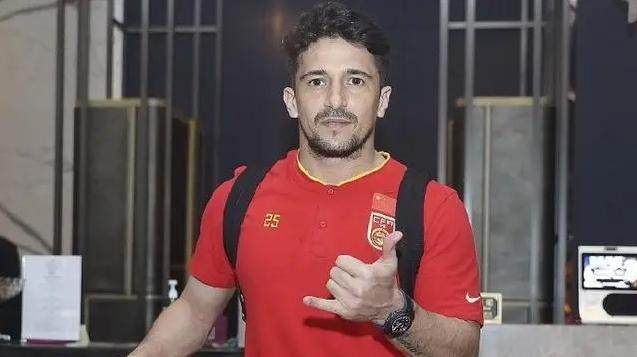 洛国富自宣退役：拿过金靴赚过高薪 仍中国国籍